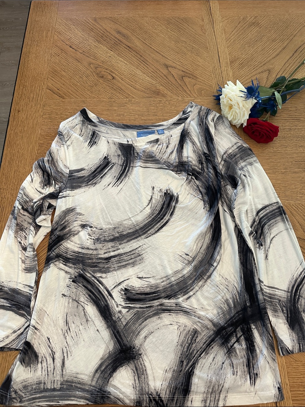 Vera Wang Black & White Brushstroke Long-Sleeve Top